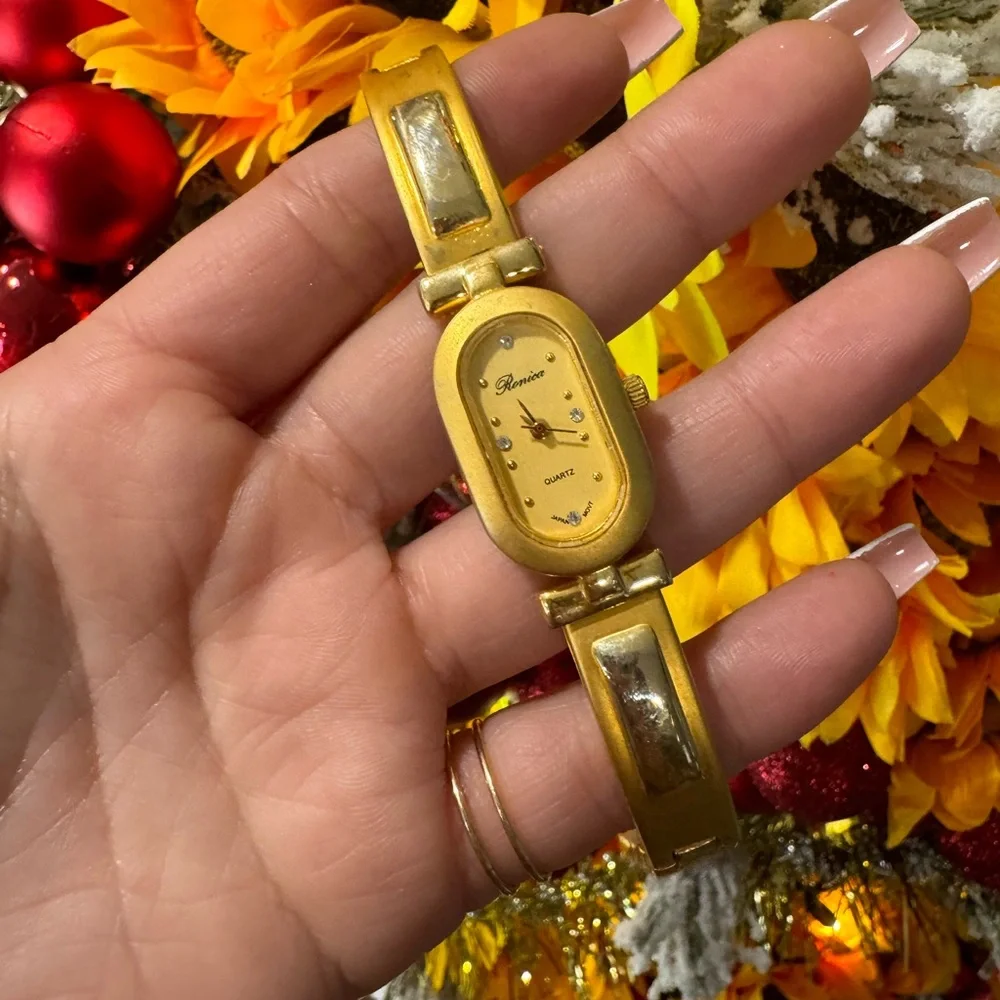 BUNDLE 2 ITEMS FOR $8✨ LAST PRICE🍒🤍 RONICA quartz vintage watch ✨